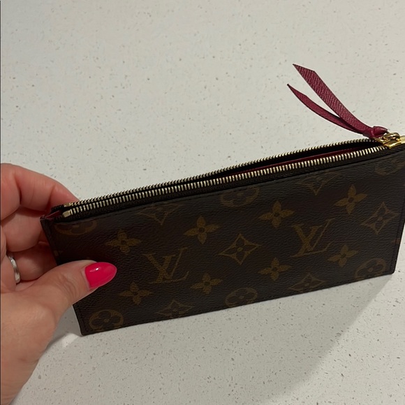 Louis Vuitton Brown Key and Card Holder with Iconic Monogram Pattern - Picture 2 of 3